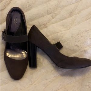 Vera Wang gray heel pumps size 8